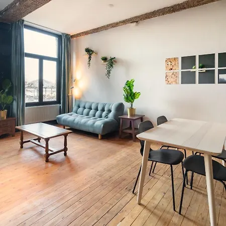 Two-bedroom River Side In The Heart Of