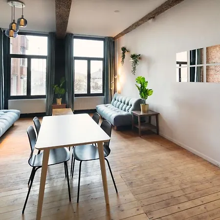 Two-bedroom River Side In The Heart Of Apartamento *