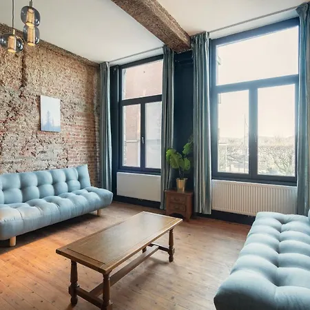 Two-bedroom River Side In The Heart Of Apartamento