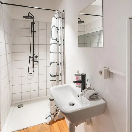 Two-bedroom River Side In The Heart Of Antuérpia