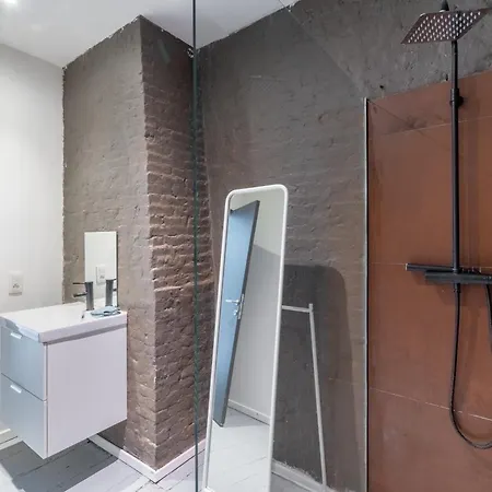 Appartement Two-bedroom River Side In The Heart Of *